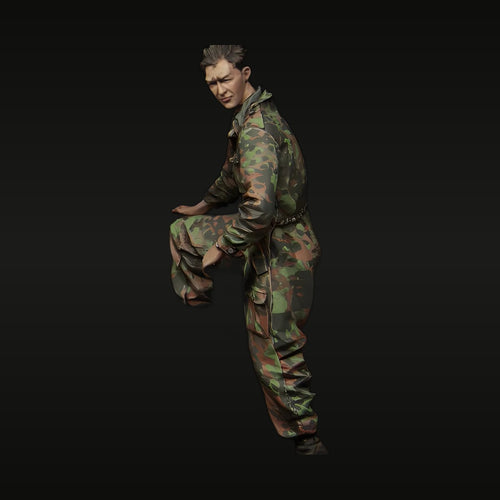 WWII German Waffen-SS Panzer Crewman Kursk 1943 1/35 Resin Figure