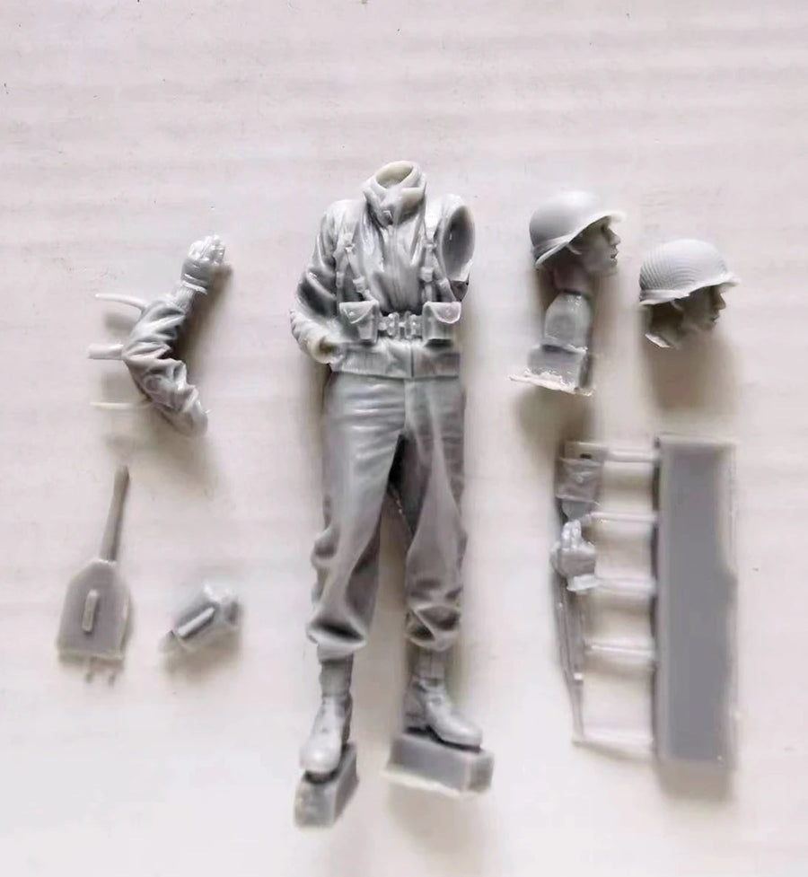 WWII US Army Rifleman & Medic 1/35 Resin Figure Set - resin model view 2