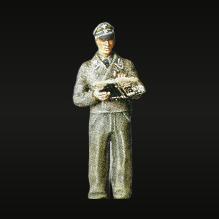 WWII German Wehrmacht Soldier with MP40 1/35 Resin Figure Kit - unpainted resin model kit
