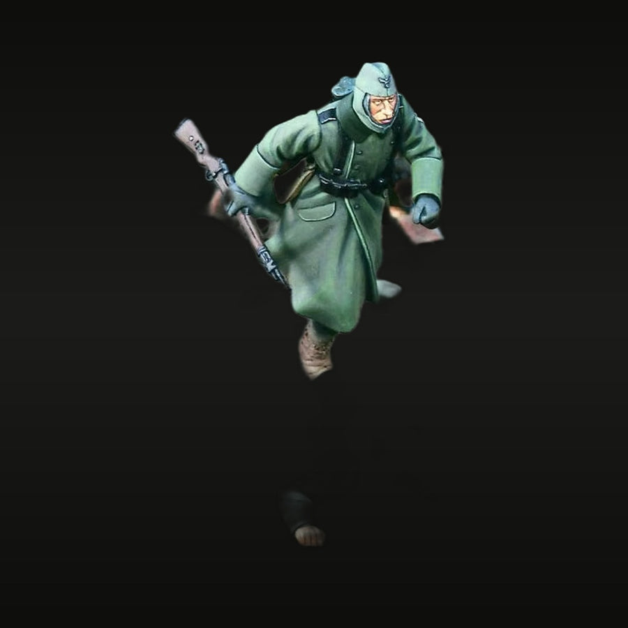 WWII German Wehrmacht Soldier Charging with K98 Bayonet 1/35 Resin Figure - unpainted resin model kit