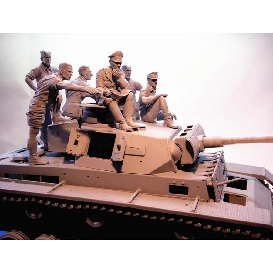 WWII German Tank Crew with Damaged Tank Hull 1/16 Resin Figure Set - resin model view 2