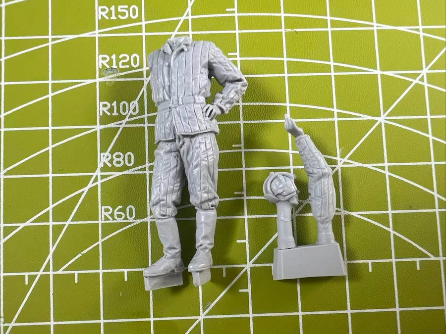 WWII Soviet Soldier Quilted Jacket 1/35 Resin Figure Kit - resin model view 3
