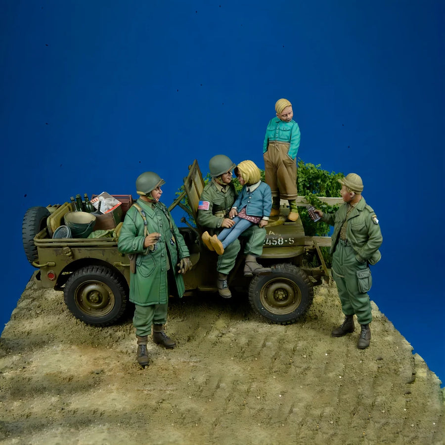 WWII US Army Jeep Diorama with Soldiers and Civilian 1/35 Resin Kit - resin model view 2