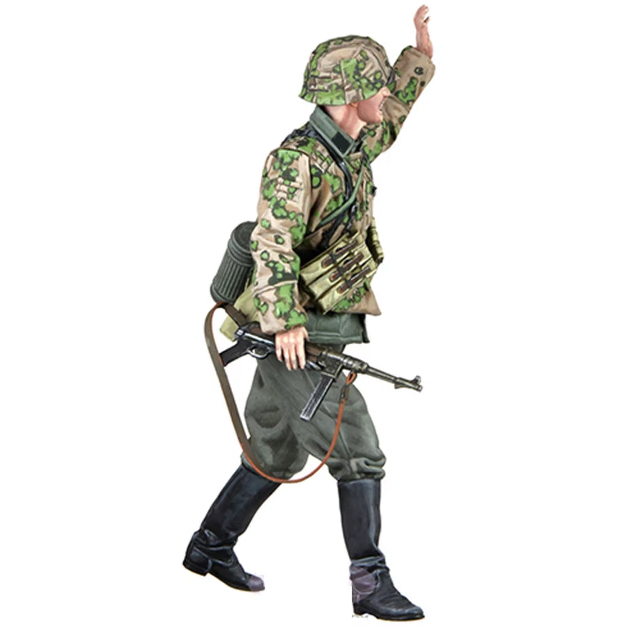 1/16 WWII Infantry MP40 Gunner, Resin Model Figure Soldier, GK, Military Themes, Unassembled and Unpainted Kit