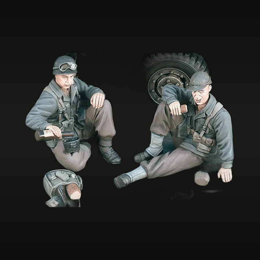 WWII German Tank Crewmen Resting 1/35 Resin Figure Kit - unpainted resin model kit