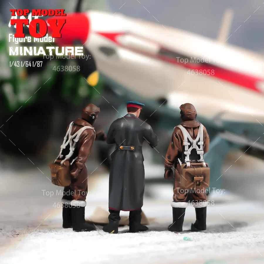 WWII Soviet VVS Pilots and Red Army Officer 1/35 Resin Figure Set - resin model view 3