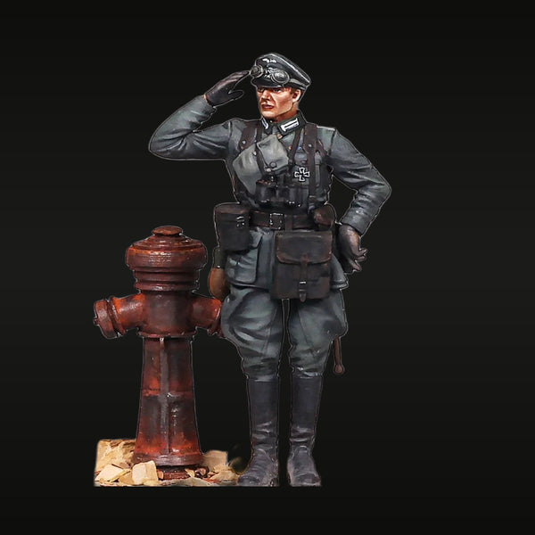 WWII German Wehrmacht Officer Saluting with Fire Hydrant 1/35 Resin Figure Kit