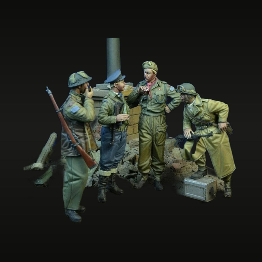 WWII Soviet Officer with Soldiers 5-Figure Diorama 1/35 Resin Kit - unpainted resin model kit