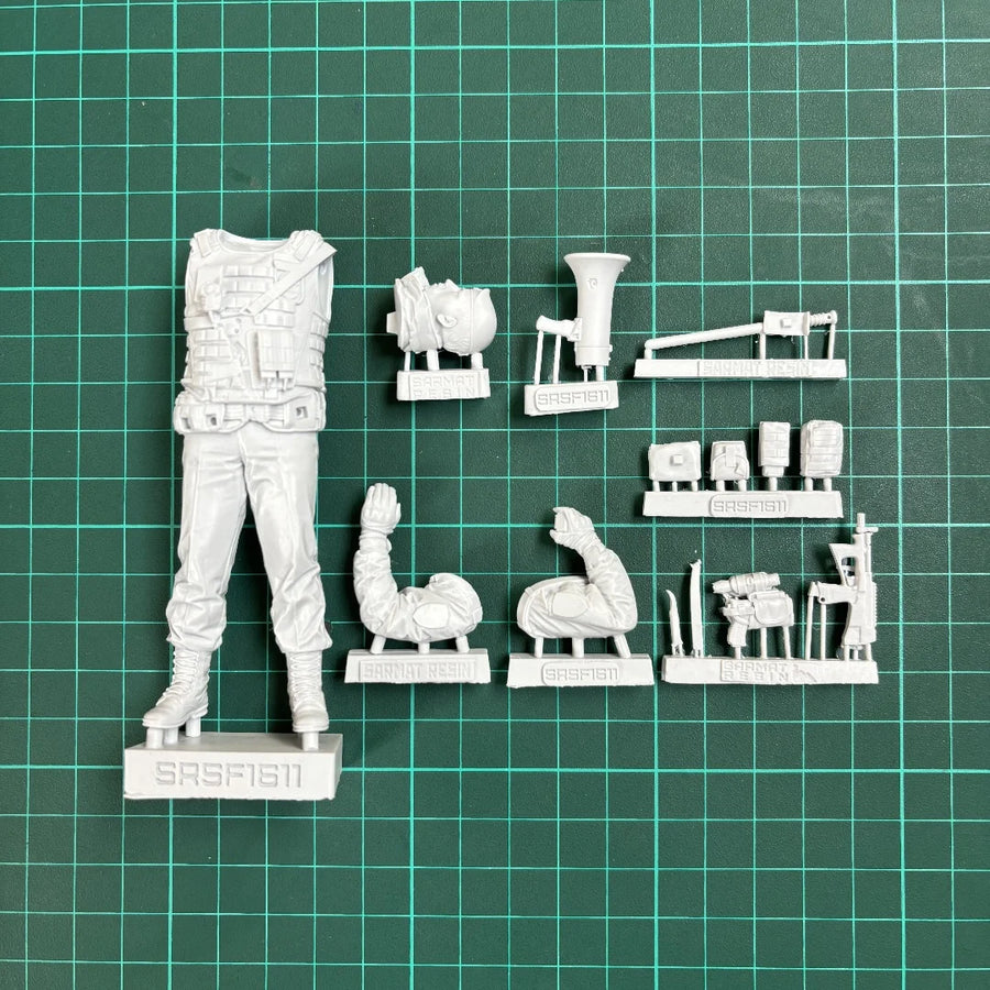 1/16 Resin Figure Unpainted Model Kit, Military Theme, Modern Russian Police on Patrol, Unassembled and Unpainted GK