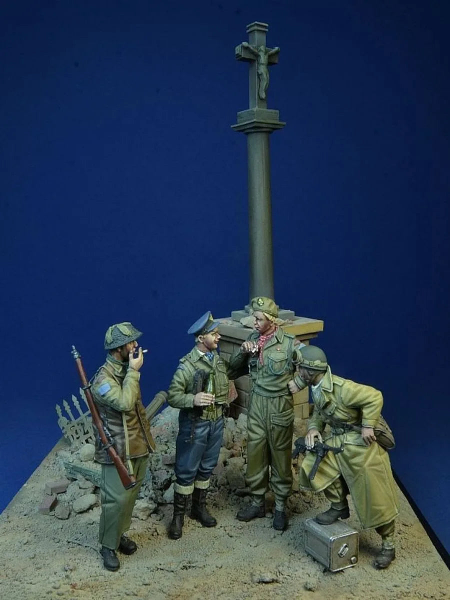 1/35 Resin Model WWII Soldiers (Four without Scene), Resin Model Soldiers, WWII Military Theme, Unassembled and Unpainted Kit