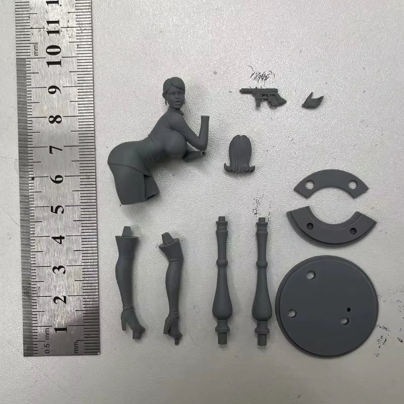 Pinup Female Secret Agent with Pistol 1/24 Resin Figure Kit - resin model view 2