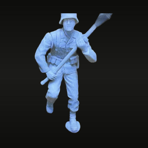 German Infantry Running with Panzerfaust 1/35 Resin Figure Kit