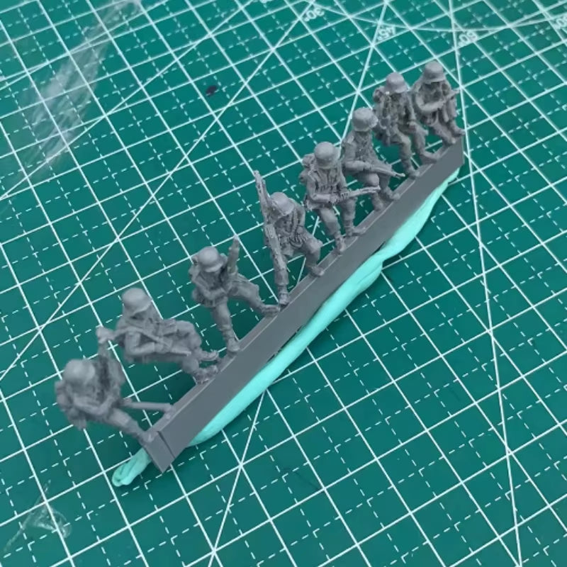 WWII Infantry Squad Standing Combat Poses 1/72 Resin Figure Kit - resin model view 4