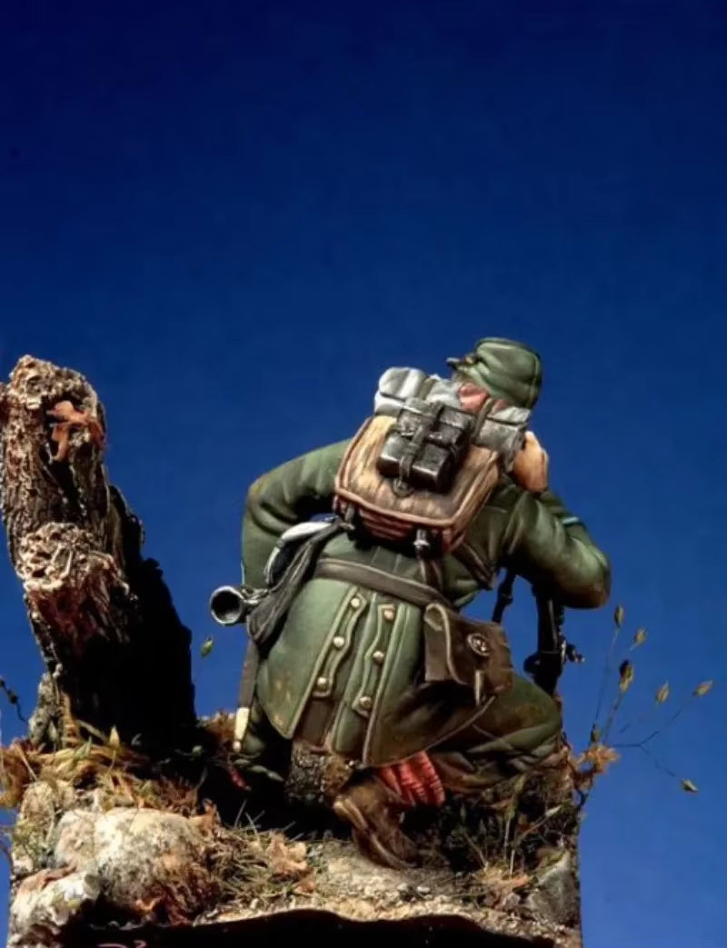 Mountaineer with Goggles and Ice Axe 54mm Resin Bust Kit - resin model view 2