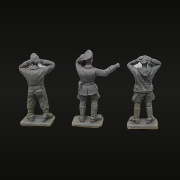 WWII Surrendering Soldiers Hands Up Poses 1/72 Resin Figure Set