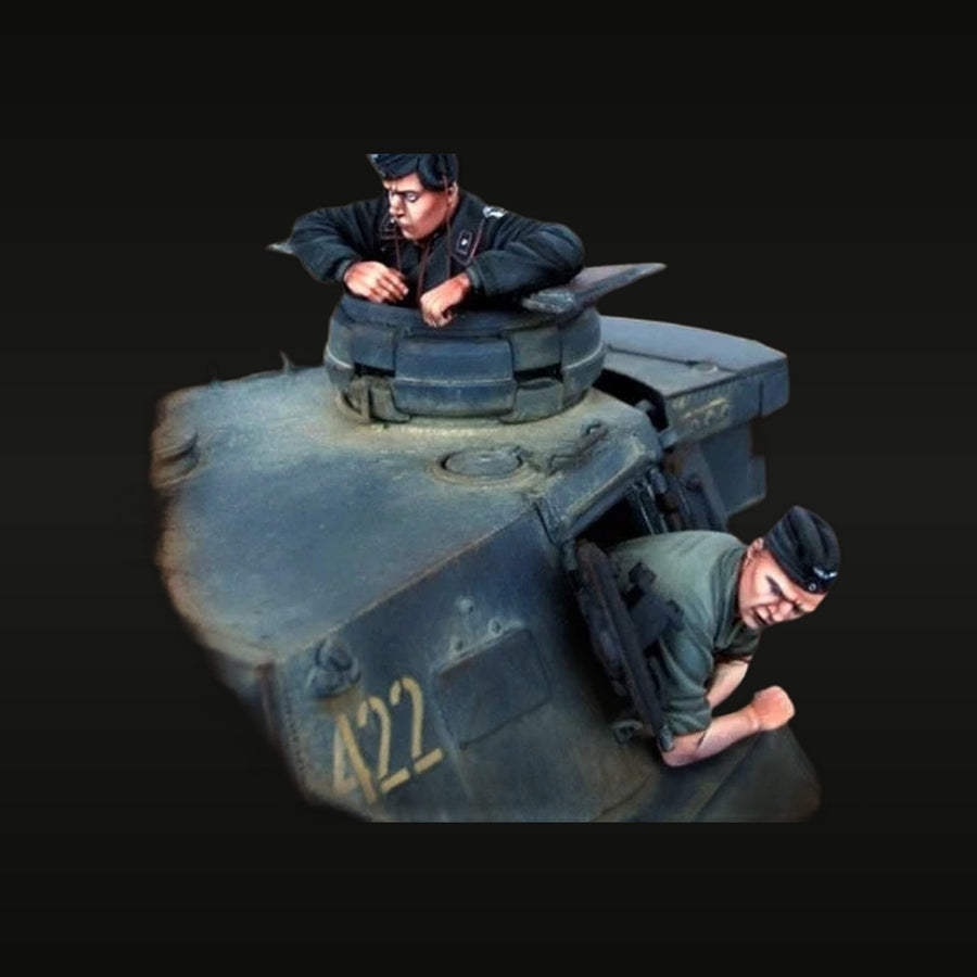 WWII Soviet Tank Commander & Crewman Diorama Set 1/35 Resin Kit - unpainted resin model kit
