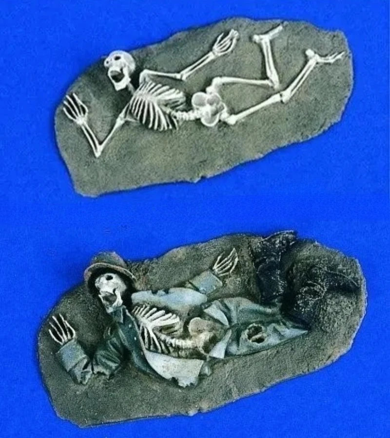 Skeleton Soldiers 2-Figure Diorama Set 1/35 Scale Resin Model Kit - resin model view 2