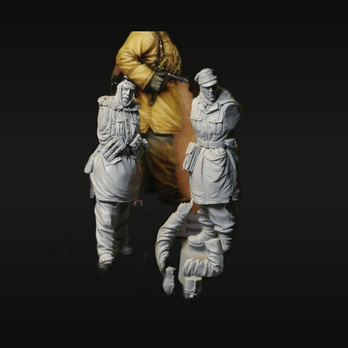 Winter Officers 2-Figure Set 1/35 Resin Figure Kit