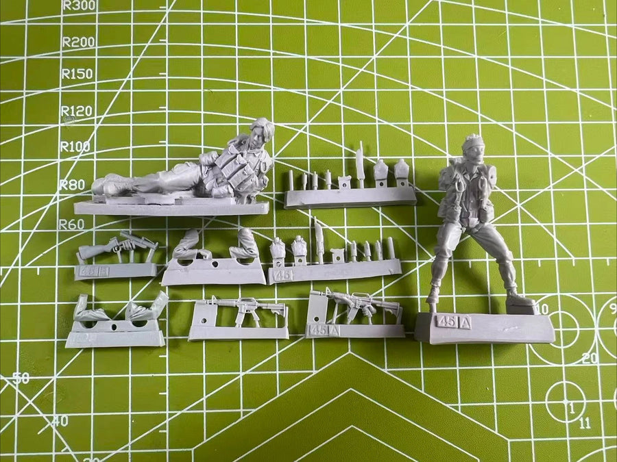 Modern Soldier Combat Assault 1/35 Resin Figure Kit - resin model view 3