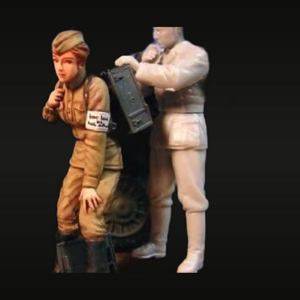 WWII Soviet Radio Operator 2-Figure Set 1/35 Scale Resin Kit