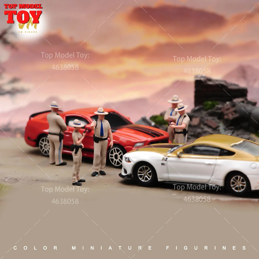 Painted Miniatures 1/64 American Road Patrolman 5-Person Group Male Scene Figure Doll Unpainted Model for Car Vehicles Decoratio