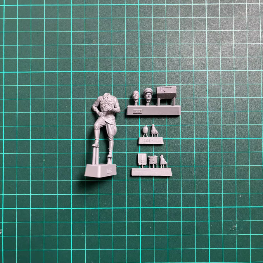 1/35 Scale Resin Unpainted Model Kit, Military Theme, Red Army Colonel Unassembled and Unpainted GK