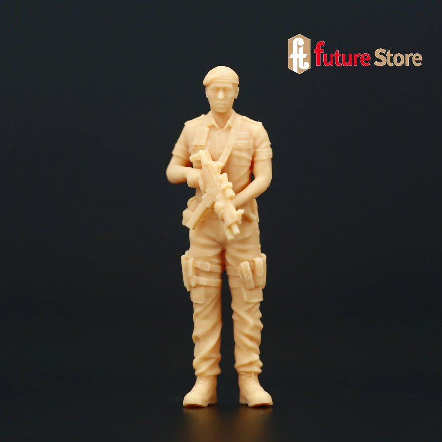 Modern Female Tactical Operator with M4 Carbine 1/35 Resin Figure Kit - resin model view 3