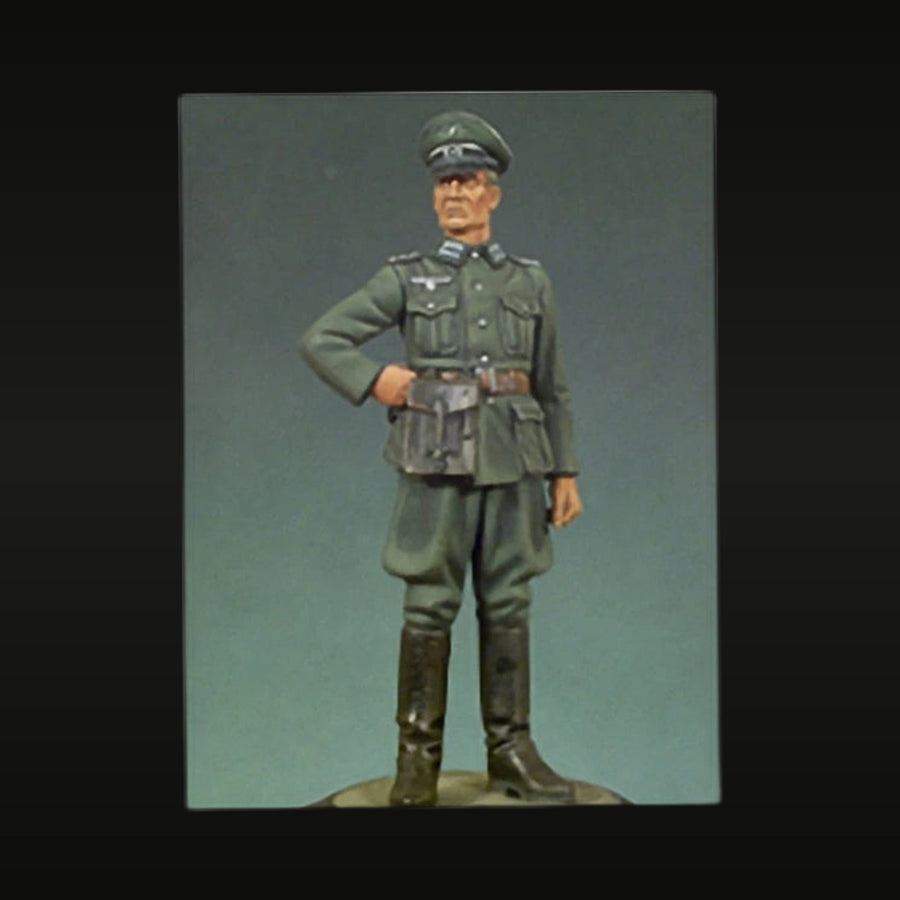 WWII German SS Officer Stahlhelm 1/35 Resin Figure Kit - unpainted resin model kit