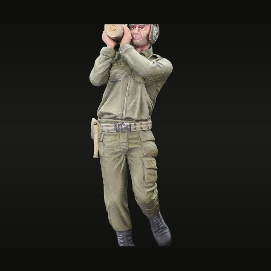 WWII German Panzer Crewman Throwing Grenade 1/35 Resin Figure Kit - unpainted resin model kit