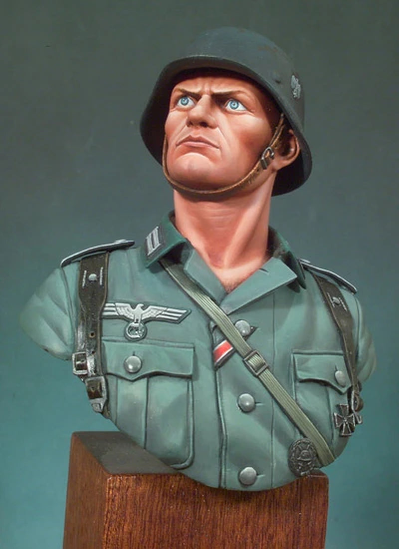 WWII German Wehrmacht Officer Bust 1/10 Scale Resin Kit - resin model view 2