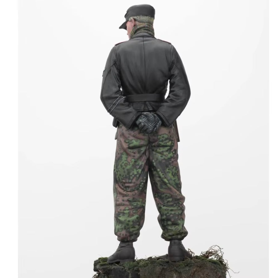 WWII German Fallschirmjäger Soldier Splinter Camo 1/16 Resin Figure Kit - resin model view 2