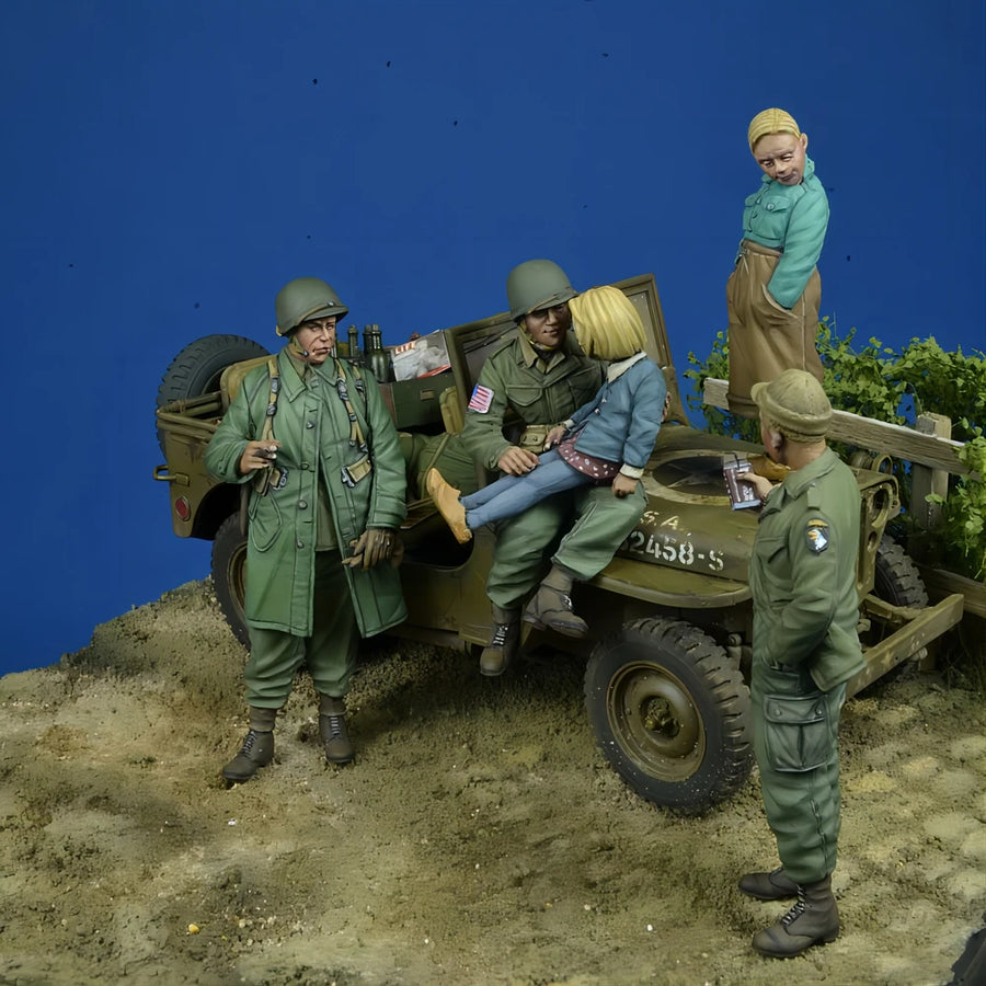 WWII US Army Jeep Diorama with Soldiers and Civilian 1/35 Resin Kit - resin model view 3