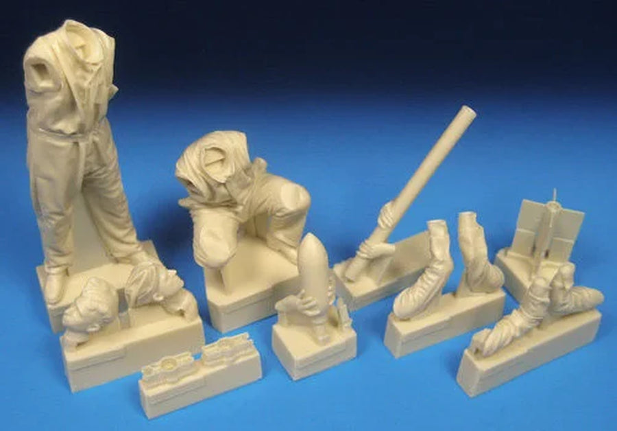 WWII RAF Aircrew Ground Personnel 1/24 Resin Figure Kit - resin model view 2