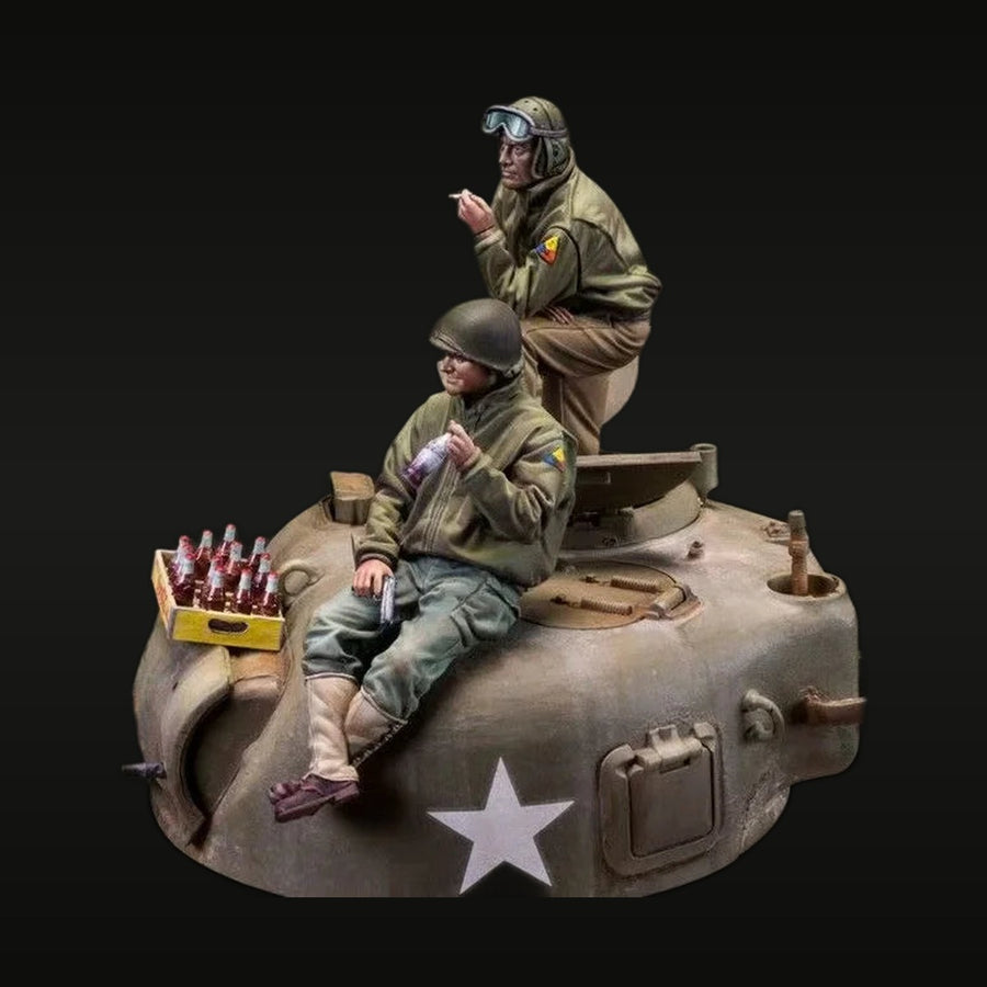 WWII American Tank Crew Taking a Break 1/35 Resin Figure Kit - unpainted resin model kit