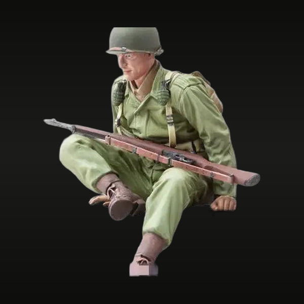 WWII US Army Soldier Crouching with M1 Garand 1/16 Resin Figure Kit