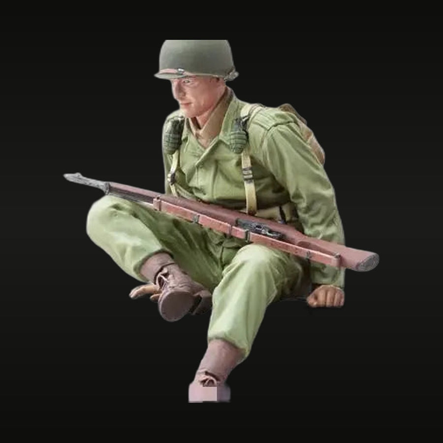 WWII US Army Soldier Crouching with M1 Garand 1/16 Resin Figure Kit - unpainted resin model kit