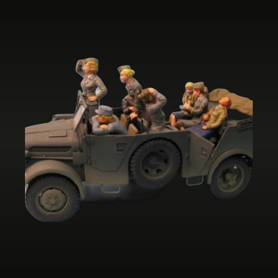 WWII Soviet Female Military Personnel Vehicle Crew 6-Figure Set 1/35 Resin Kit - unpainted resin model kit