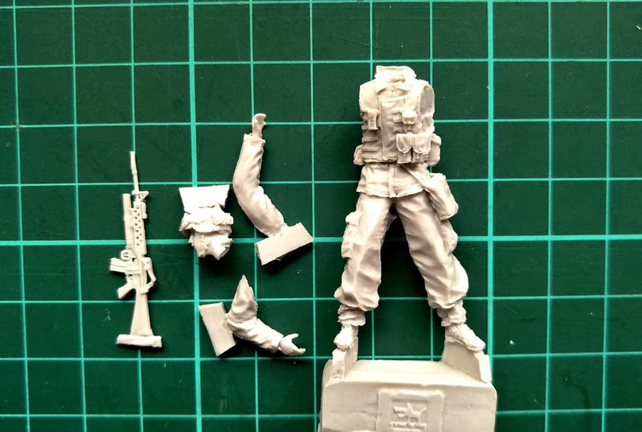 Modern US Army Soldiers with M16 and M249 SAW 1/35 Resin Figure Kit - resin model view 2