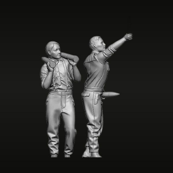 WWII Tank Crew Signaling and Relaxing 1/35 Resin Figure Kit