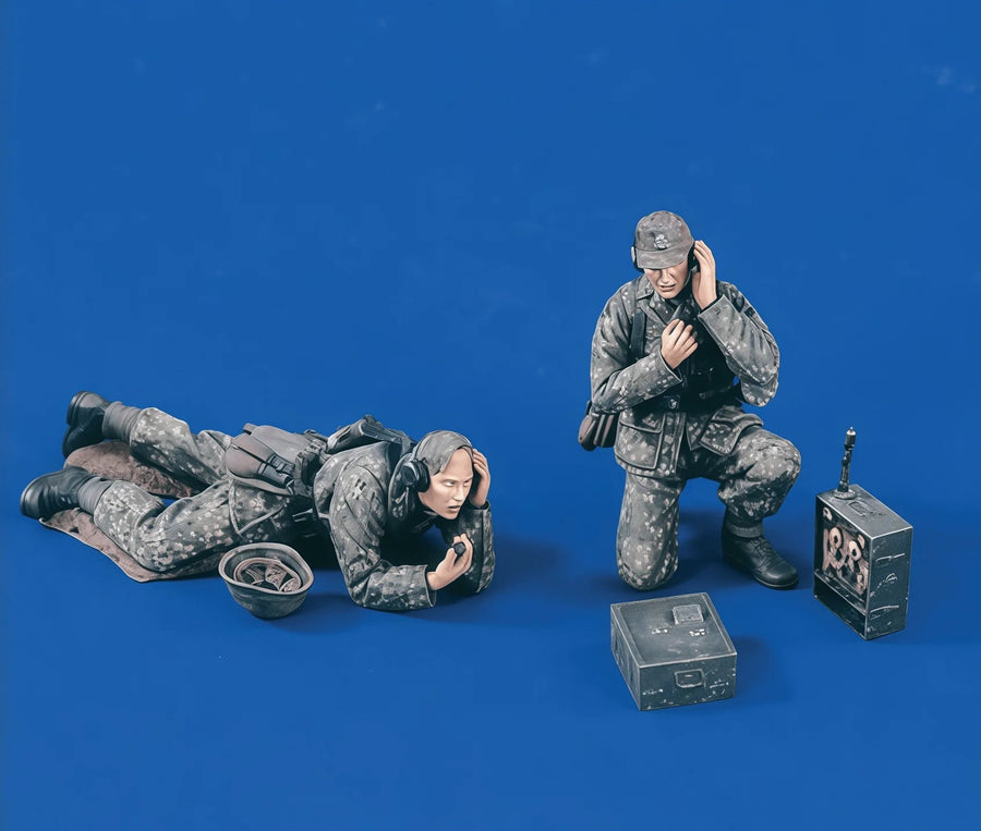 Modern US Soldiers with Comms Gear 1/35 Resin Figure Kit - unpainted resin model kit