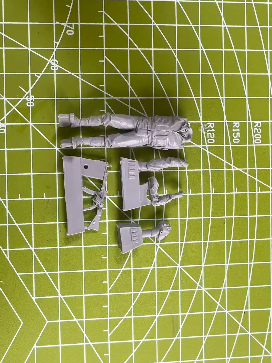 WWII US Army Tank Crew Soldier Tanker Coveralls Thompson SMG 1/35 Resin Figure Kit - resin model view 3