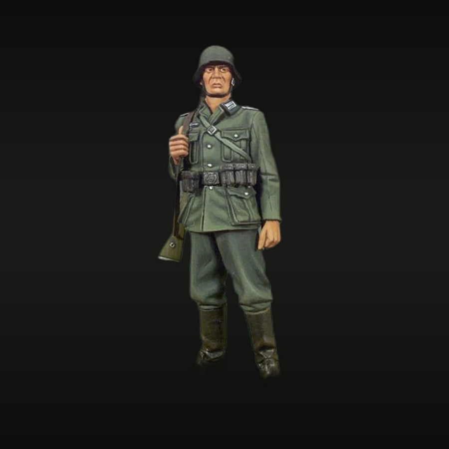 WWII German Wehrmacht Infantryman with Kar98k 1/35 Resin Figure Kit - unpainted resin model kit
