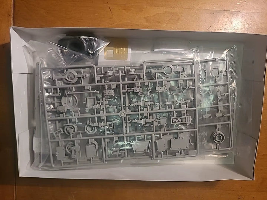 Hobbyboss 82418 1/35 Scale US M706 Commando Armored Car Vehicle in Vietnam Military Gift Plastic Assembly Model Toy Building Kit