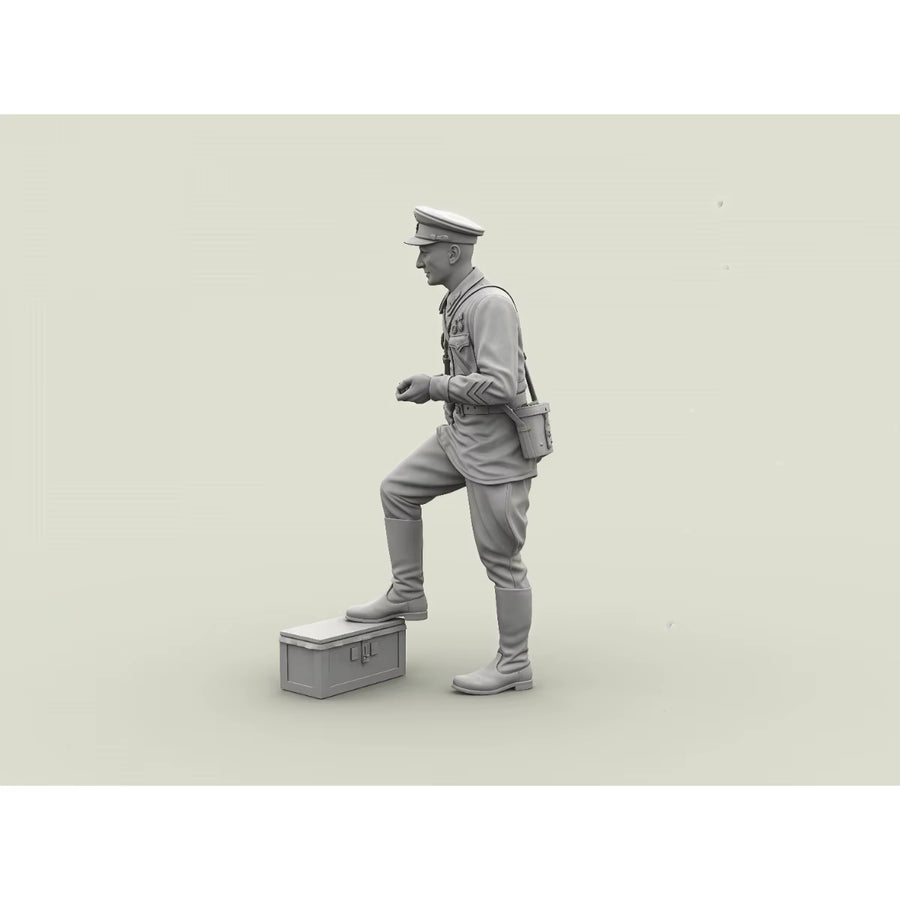 Soviet Red Army Officer with Peaked Cap and Medals 1/35 Resin Figure Kit - resin model view 4