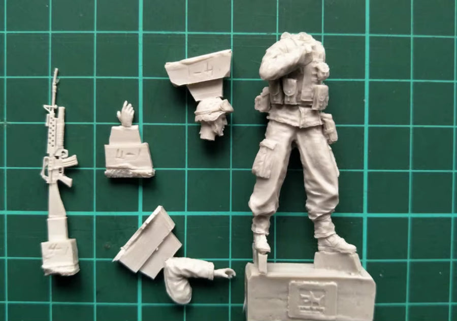 Modern US Army Soldiers with M16 and M249 SAW 1/35 Resin Figure Kit - resin model view 3