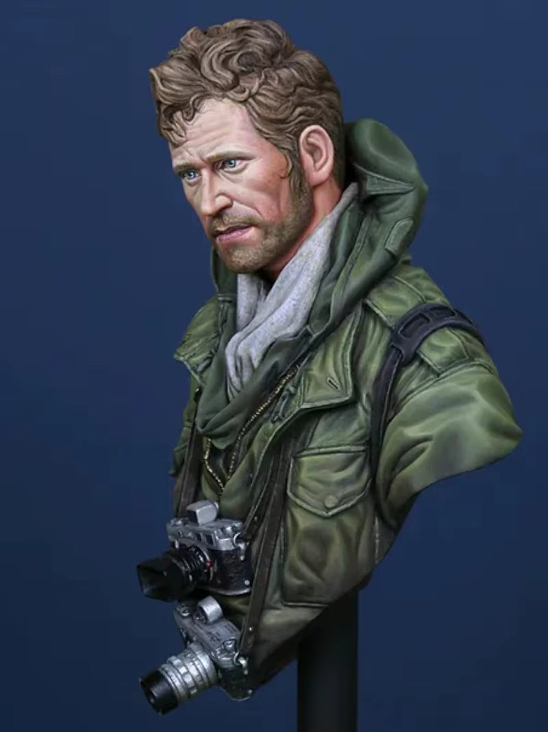 Vietnam War US Combat Photographer with Cameras 1/10 Resin Bust - resin model view 2