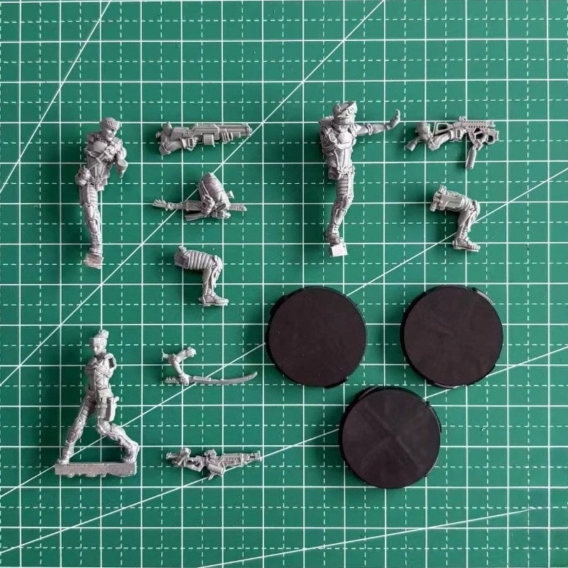 Sci-Fi Green and Cream Armored Soldiers Squad 25mm Resin Figure Kit - resin model view 2