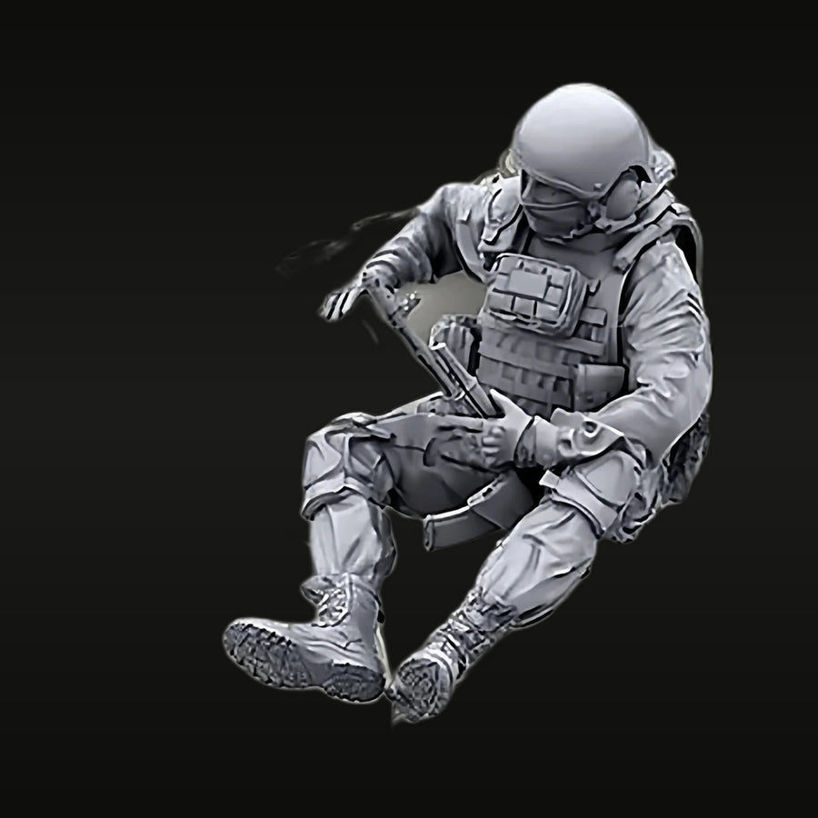 Modern Tactical Operator Seated with M4 1/35 Resin Figure Kit - unpainted resin model kit