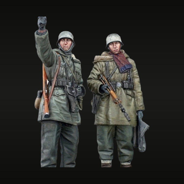 WWII German Infantry Winter Dress with Rifles 1/35 Resin Figure Kit