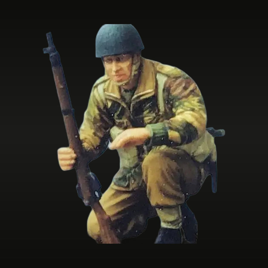 WWII British Infantry Soldier Crouching with Lee-Enfield 1/35 Resin Figure Kit - unpainted resin model kit